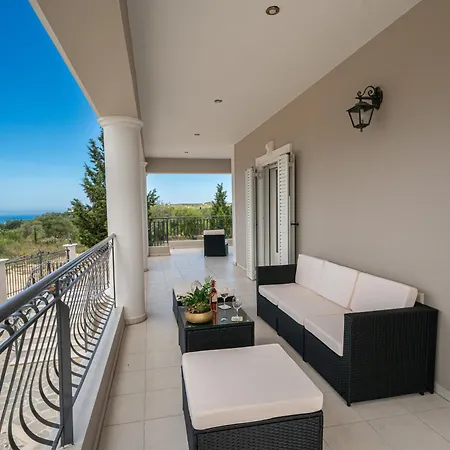 Irene Luxury Penthouse Apartment *